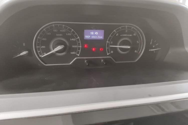 Used SAIC MAXUS Xintu V80 2023 2.0T Manual Classic City Delivery King Short Wheelbase Mid-Roof 3-Seater Instrument Cluster