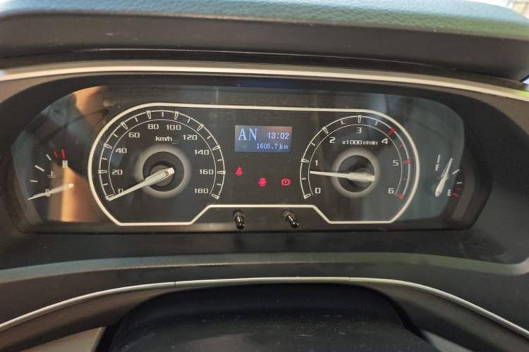 Used SAIC MAXUS Xintu V80 2023 2.0T PLUS AMT City Edition Short Wheelbase Ultra-Low Roof 5/6-Seater Instrument Cluster