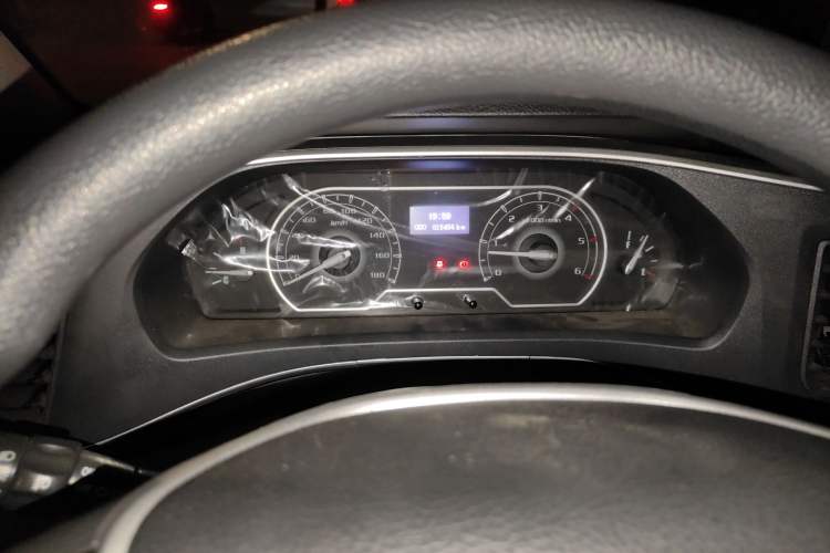 Used SAIC MAXUS Xintu V80 2023 2.0T Manual Classic Aoyuntong Short Wheelbase Mid-Roof 5/6-Seater Instrument Cluster