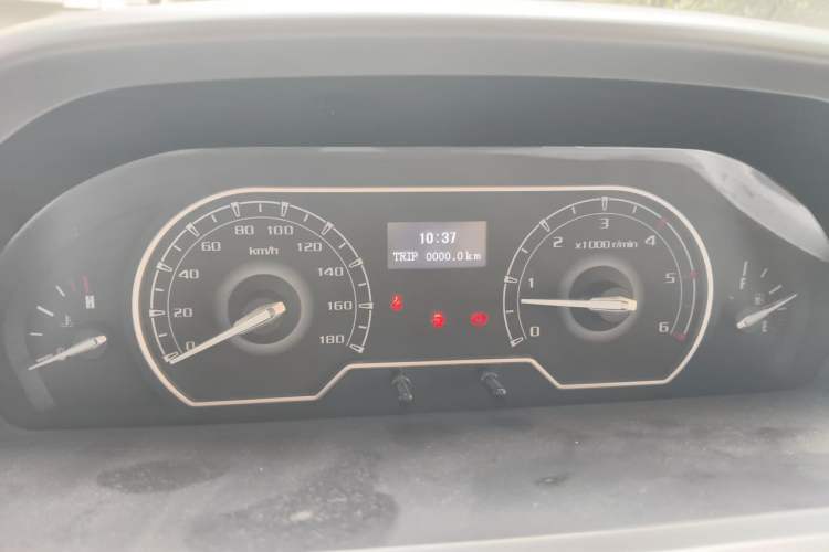Used SAIC MAXUS Xintu V80 2023 2.0T Manual Classic Aoyuntong Short Wheelbase Mid-Roof 5/6-Seater Instrument Cluster