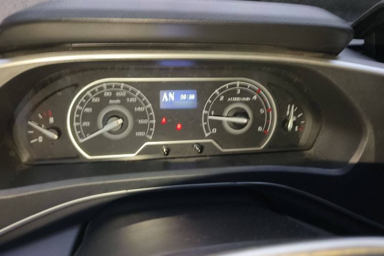 Used SAIC MAXUS Xintu V80 2023 2.0T AMT Classic Aoyuntong Short Wheelbase Mid-Roof 5/6-Seater Instrument Cluster