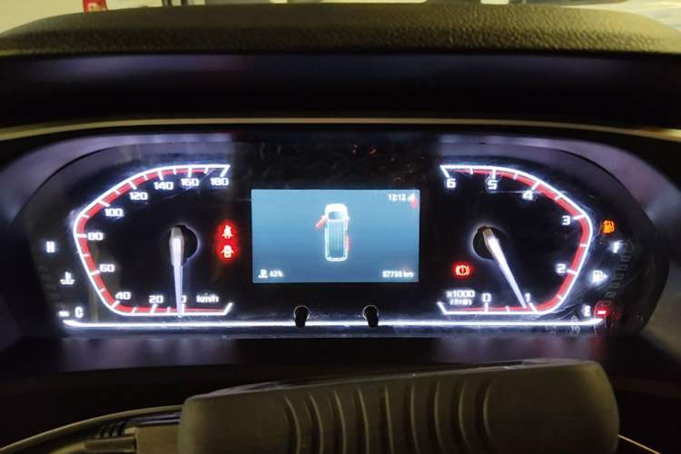 Used SAIC MAXUS Xintu V80 2023 2.0T Manual Classic Aoyuntong Short Wheelbase Mid-Roof 5/6-Seater Instrument Cluster