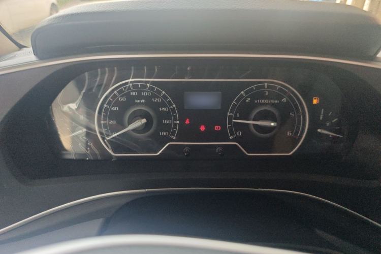 Used SAIC MAXUS Xintu V80 2023 2.0T Manual Classic Aoyuntong Power Version Short Wheelbase Mid-Height 5/6-Seater Instrument Cluster