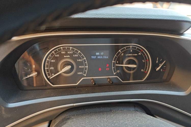 Used SAIC MAXUS Xintu V80 2023 2.0T Manual Classic City Delivery King Long Wheelbase High Roof 3 Seats Instrument Cluster