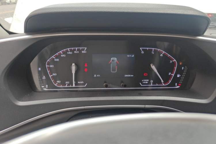 Used SAIC MAXUS Xintu V80 2023 2.0T Manual Classic Aoyuntong Long Wheelbase Mid-Height 6/7/8/9-Seater Instrument Cluster
