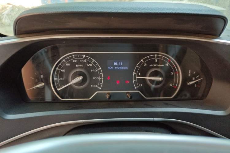 Used SAIC MAXUS Xintu V80 2023 2.0T Manual Classic Aoyuntong Long Wheelbase Mid-Height 6/7/8/9-Seater Instrument Cluster