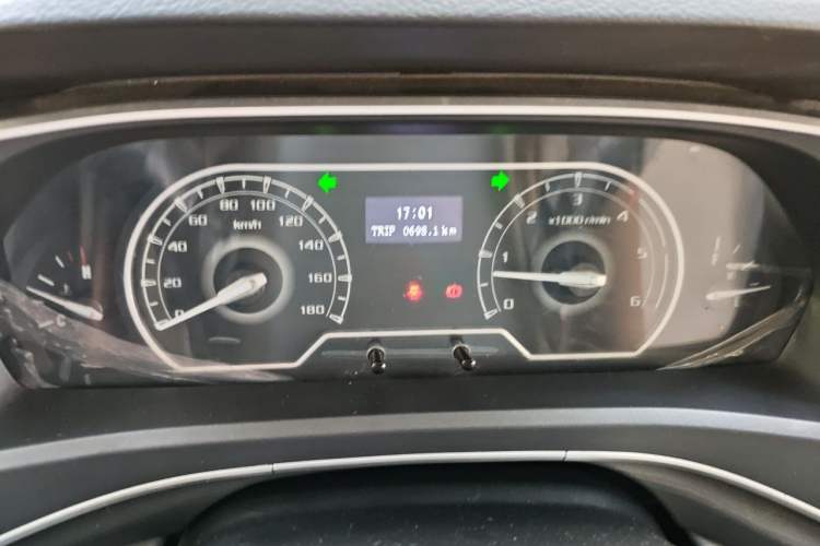 Used SAIC MAXUS Xintu V80 2023 2.0T Manual Classic Aoyuntong Long Wheelbase Mid-Height 6/7/8/9-Seater Instrument Cluster