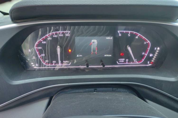 Used SAIC MAXUS Xintu V80 2023 2.0T Manual Classic Aoyuntong Short Wheelbase Mid-Roof 5/6-Seater Instrument Cluster