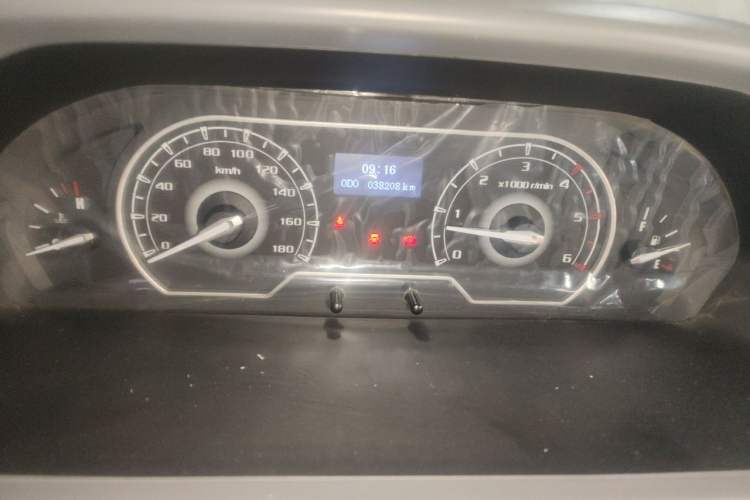 Used SAIC MAXUS Xintu V80 2023 2.0T Manual Classic Aoyuntong Short Wheelbase Mid-Roof 5/6-Seater Instrument Cluster