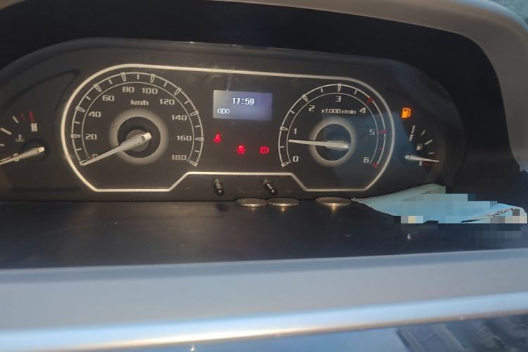 Used SAIC MAXUS Xintu V80 2023 2.0T Manual Classic City Delivery King Long Wheelbase Mid-Roof 3-Seater Instrument Cluster