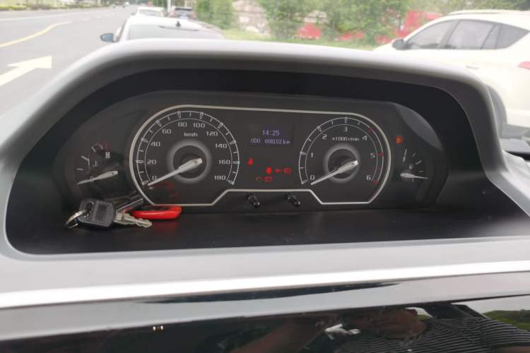 Used SAIC MAXUS Xintu V80  Instrument Cluster