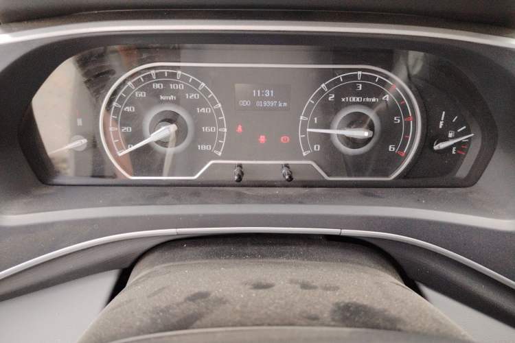 Used SAIC MAXUS Xintu V80 2023 2.0T Manual Classic Aoyuntong Power Version Long Wheelbase Mid-Roof Design 6/7/8/9-Seater Instrument Cluster