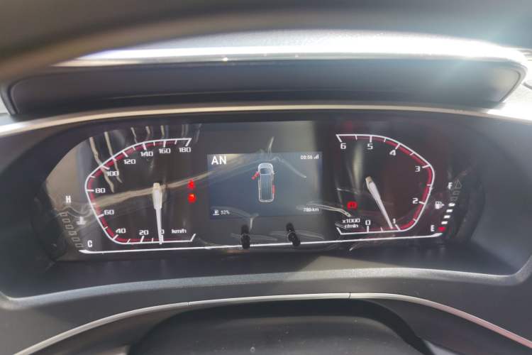 Used SAIC MAXUS Xintu V80 2023 2.0T AMT Classic Aoyuntong Power Version Short Wheelbase Mid-Roof Design 5/6 Seats Instrument Cluster