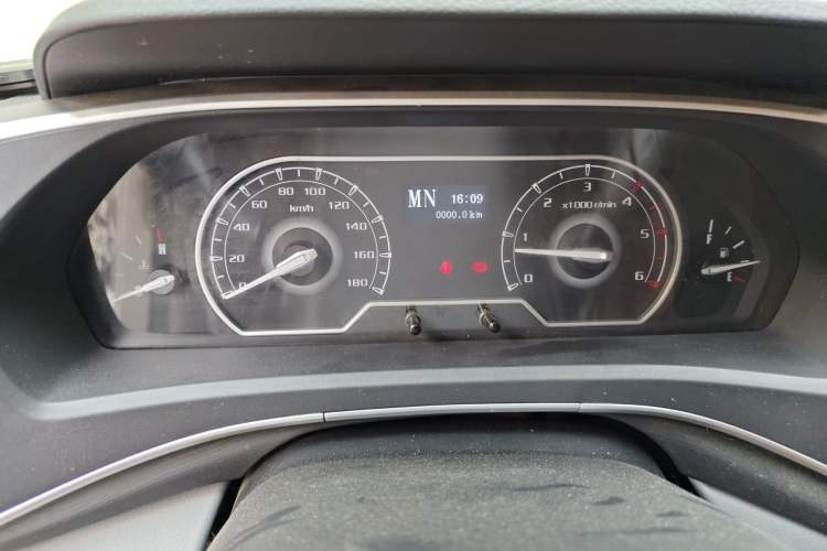 Used SAIC MAXUS Xintu V80 2023 2.0T AMT Classic Aoyuntong Long Wheelbase Mid-Height 6/7/8/9-Seater Instrument Cluster
