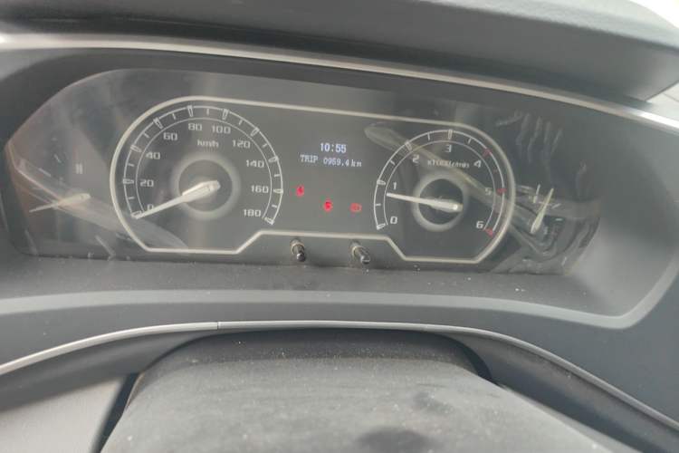 Used SAIC MAXUS Xintu V80 2023 2.0T Manual Classic Aoyuntong Long Wheelbase Mid-Height 6/7/8/9-Seater Instrument Cluster