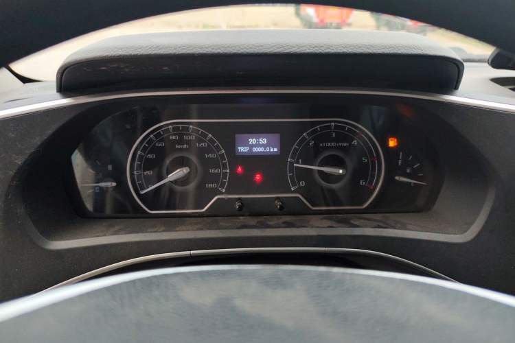 Used SAIC MAXUS Xintu V80 2023 2.0T Manual Classic Aoyuntong Long Wheelbase Mid-Height 6/7/8/9-Seater Instrument Cluster