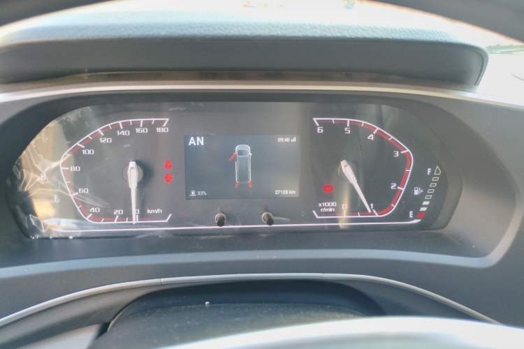 Used SAIC MAXUS Xintu V80 2023 2.0T AMT Classic Aoyuntong Long Wheelbase Ultra-Low Roof with 6/7/8/9 Seats Instrument Cluster