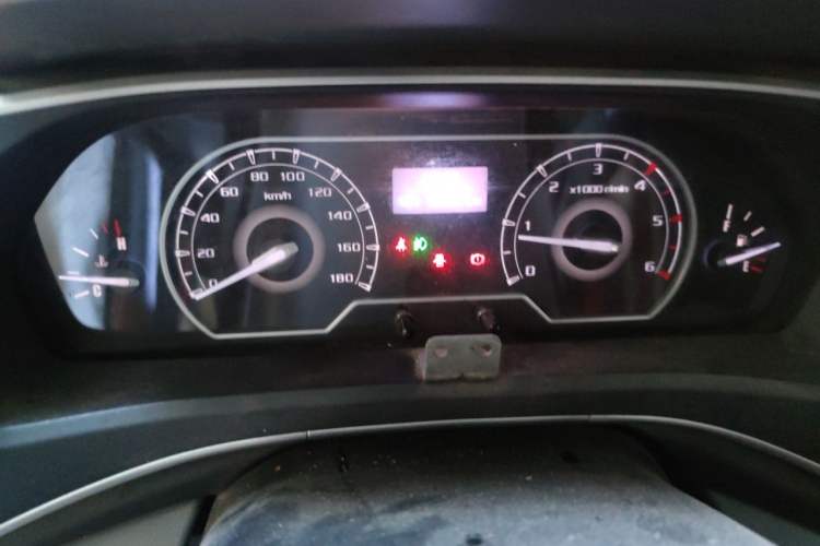 Used SAIC MAXUS Xintu V80 2023 2.0T Manual Classic Aoyuntong Long Wheelbase Ultra-Low Roof 6/7/8/9-Seater Instrument Cluster