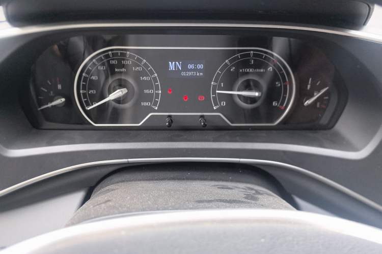Used SAIC MAXUS Xintu V80 2023 2.0T AMT Classic Aoyuntong Long Wheelbase Mid-Height 6/7/8/9-Seater Instrument Cluster