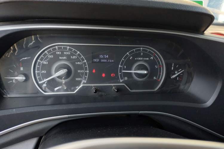 Used SAIC MAXUS Xintu V80 2023 2.0T Manual Classic Aoyuntong Long Wheelbase Mid-Height 6/7/8/9-Seater Instrument Cluster