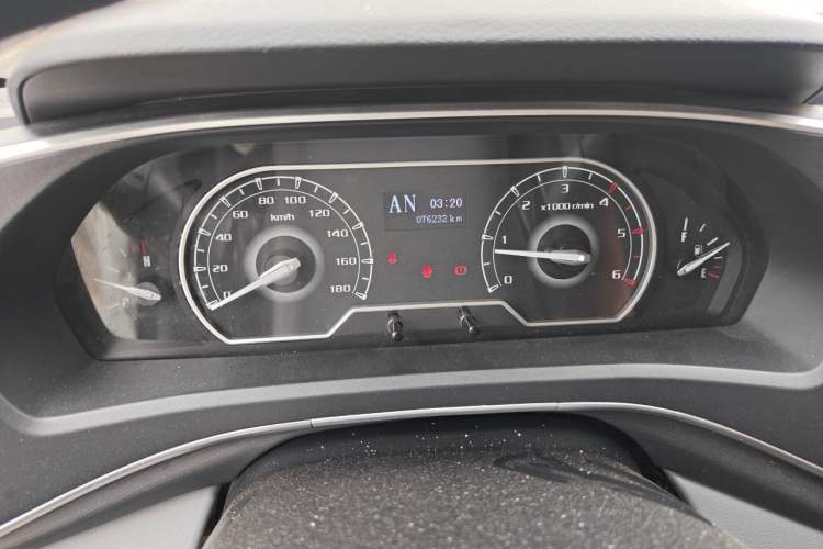 Used SAIC MAXUS Xintu V80 2023 2.0T AMT Classic Aoyuntong Long Wheelbase Ultra-Low Roof with 6/7/8/9 Seats Instrument Cluster