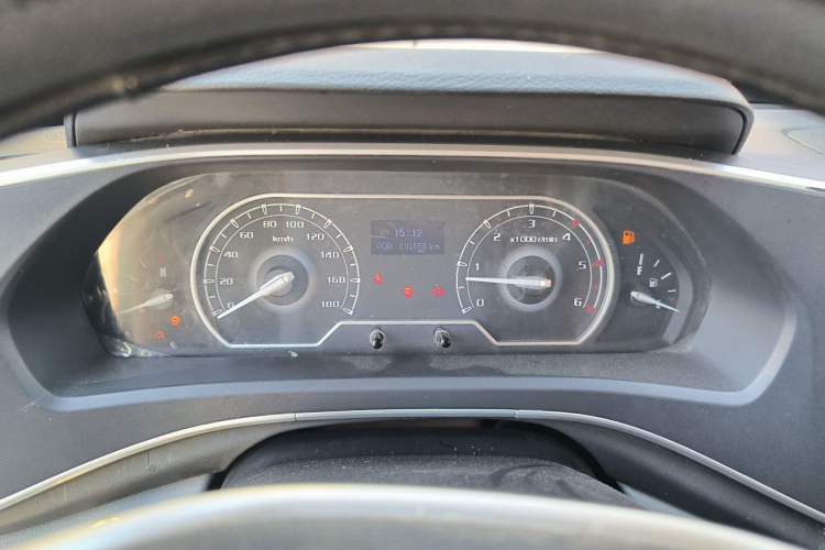Used SAIC MAXUS Xintu V80 2023 2.0T Manual Classic Aoyuntong Short Wheelbase Ultra-Low Roof 7/8/9-Seater Instrument Cluster