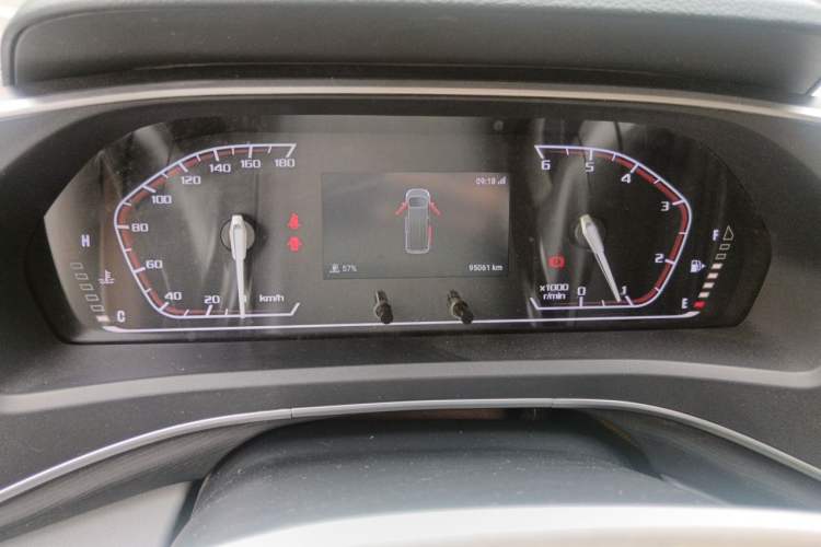 Used SAIC MAXUS Xintu V80 2023 2.0T Manual Classic Aoyuntong Long Wheelbase Mid-Height 6/7/8/9-Seater Instrument Cluster