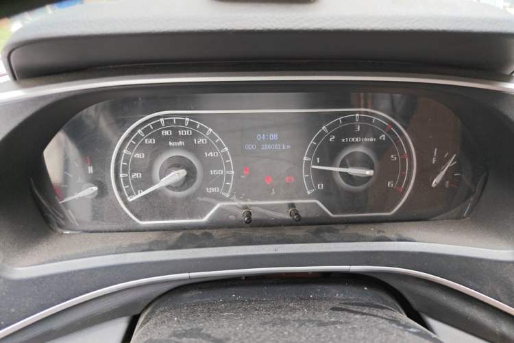 Used SAIC MAXUS Xintu V80 2023 2.0T Manual Classic Aoyuntong Long Wheelbase Mid-Height 6/7/8/9-Seater Instrument Cluster