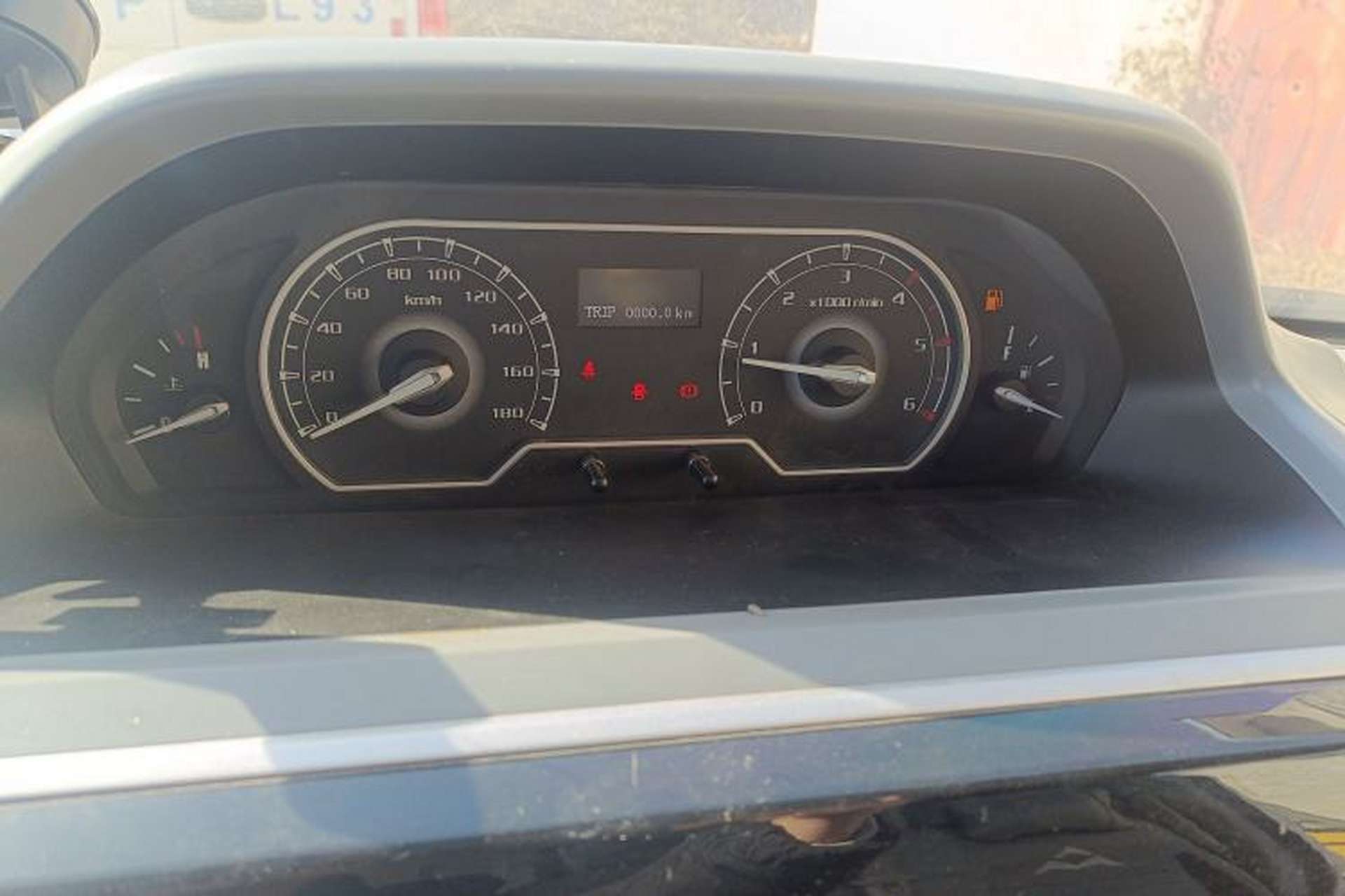 Used SAIC MAXUS Xintu V80 2023 2.0T AMT Classic City Distribution King Short Wheelbase Mid-Roof 3-Seater Instrument Cluster