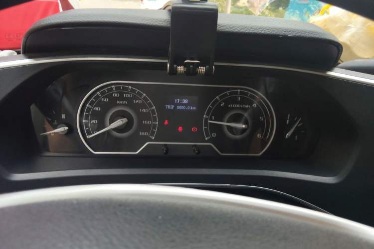 Used SAIC MAXUS Xintu V80 2023 2.0T Manual Classic Aoyuntong Long Wheelbase Mid-Height 6/7/8/9-Seater Instrument Cluster
