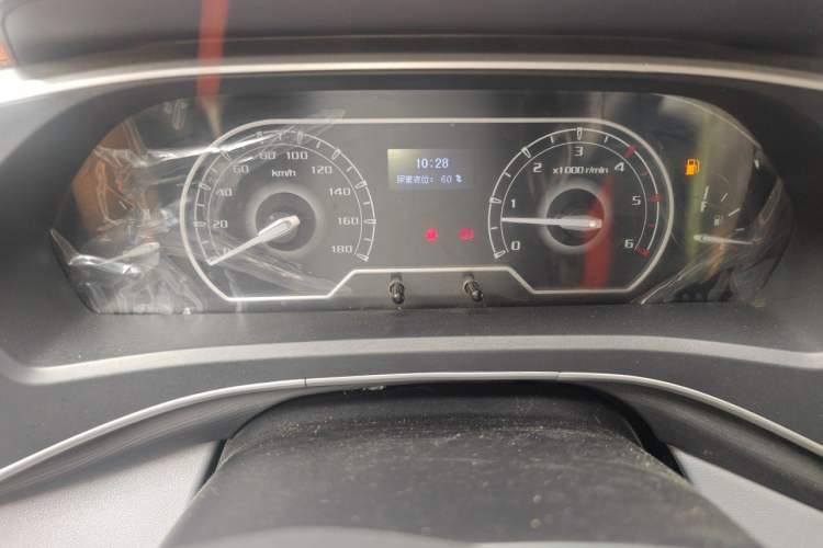 Used SAIC MAXUS Xintu V80 2023 2.0T Manual Classic Aoyuntong Power Version Long Wheelbase Mid-Roof Design 6/7/8/9-Seater Instrument Cluster
