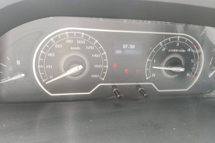 Used SAIC MAXUS Xintu V80 2023 2.0T Manual Classic City Delivery King Long Wheelbase Mid-Roof 3-Seater Instrument Cluster