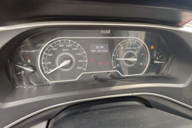 Used SAIC MAXUS Xintu V80 2023 2.0T Manual Classic Aoyuntong Long Wheelbase Mid-Height 6/7/8/9-Seater Instrument Cluster