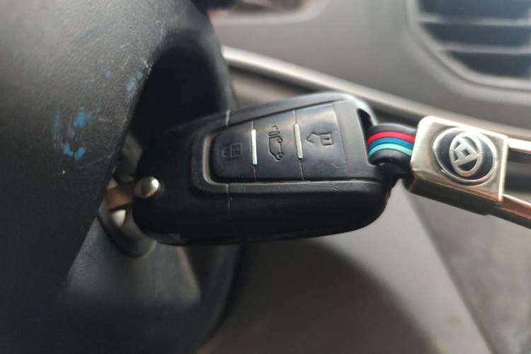Used SAIC MAXUS Xintu V80 2023 2.0T Manual Classic Aoyuntong Long Wheelbase Mid-Height 6/7/8/9-Seater Interior 1