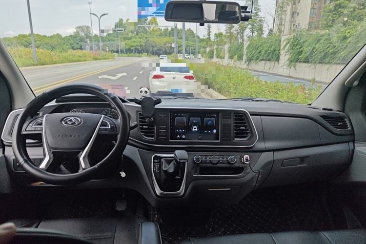 Used SAIC MAXUS Xintu V80 2023 2.0T PLUS AMT City Edition Short Wheelbase Ultra-Low Roof 5/6-Seater Interior 2