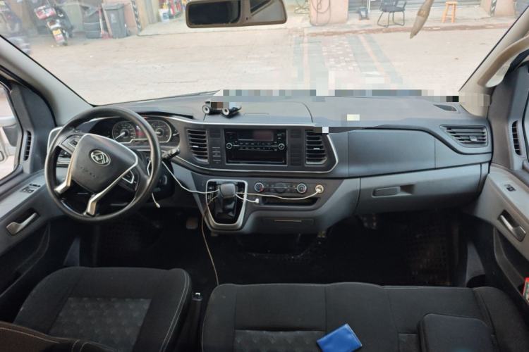 Used SAIC MAXUS Xintu V80 2023 2.0T AMT Classic Aoyuntong Long Wheelbase Mid-Height 6/7/8/9-Seater Interior 2