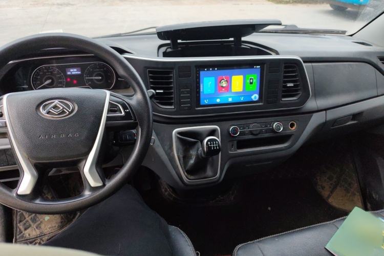 Used SAIC MAXUS Xintu V80 2023 2.0T Manual Classic Aoyuntong Long Wheelbase Mid-Height 6/7/8/9-Seater Interior 2