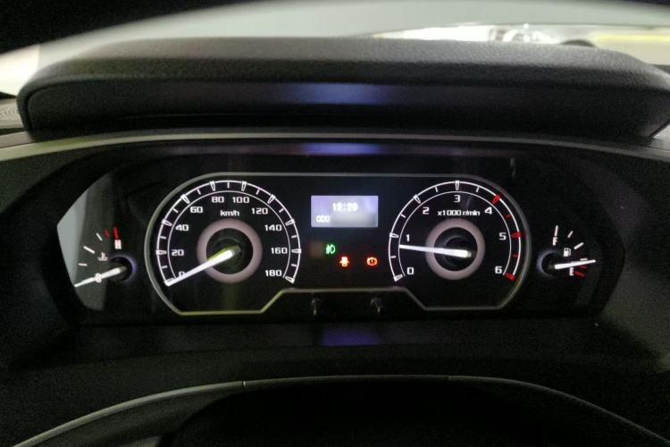 Used SAIC MAXUS Xintu V80 2023 2.0T Manual Classic Aoyuntong Long Wheelbase Mid-Height 6/7/8/9-Seater Interior 3