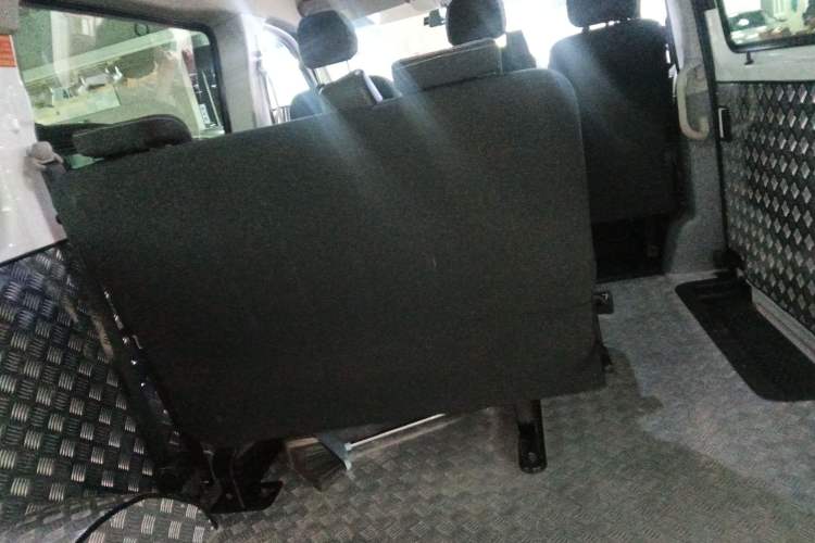 Used SAIC MAXUS Xintu V80 2023 2.0T AMT Classic Aoyuntong Short Wheelbase Mid-Roof 5/6-Seater Interior 4