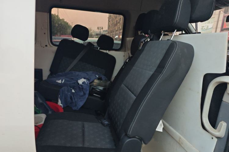 Used SAIC MAXUS Xintu V80 2023 2.0T AMT Classic Aoyuntong Long Wheelbase Mid-Height 6/7/8/9-Seater Interior 4