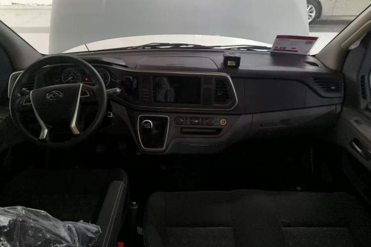 Used SAIC MAXUS Xintu V80 2023 2.0T Manual Classic Aoyuntong Long Wheelbase Mid-Height 6/7/8/9-Seater Interior 4