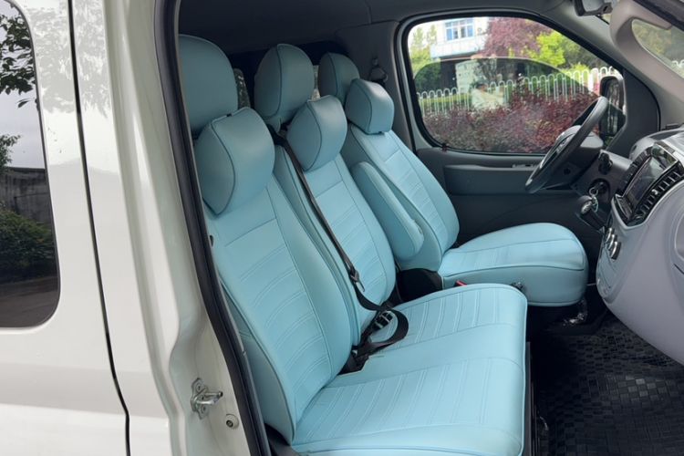 Used SAIC MAXUS Xintu V80 2023 2.0T AMT Classic Aoyuntong Short Wheelbase Ultra-Low Roof 5/6-Seater Interior 5