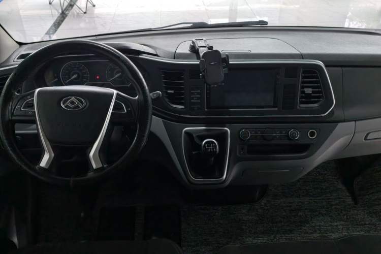 Used SAIC MAXUS Xintu V80 2023 2.0T PLUS Manual All-Around King Long Wheelbase Mid-Height Roof—6/7/8/9-Seater Interior 6