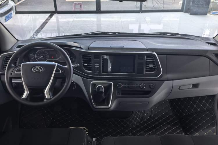 Used SAIC MAXUS Xintu V80 2023 2.0T Manual Classic Aoyuntong Power Version Short Wheelbase Mid-Height 5/6-Seater Interior 6
