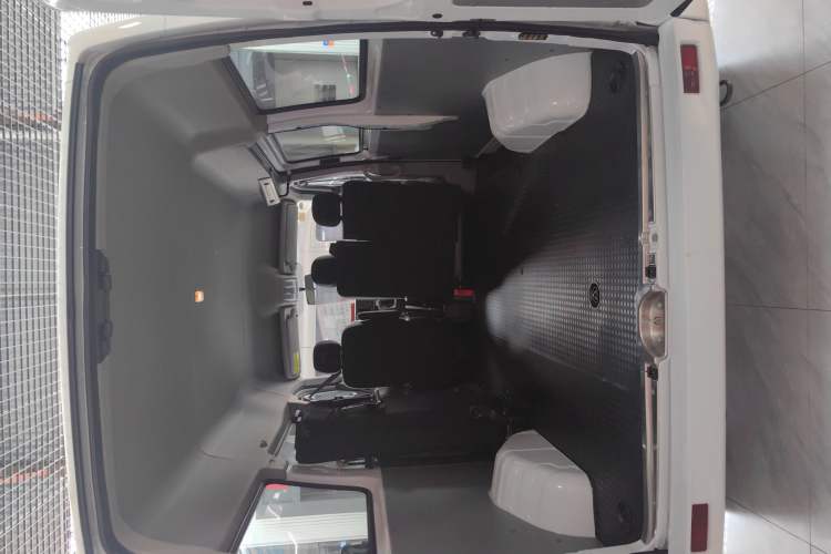 Used SAIC MAXUS Xintu V80 2023 2.0T AMT Classic Aoyuntong Short Wheelbase Mid-Roof 5/6-Seater Interior 7