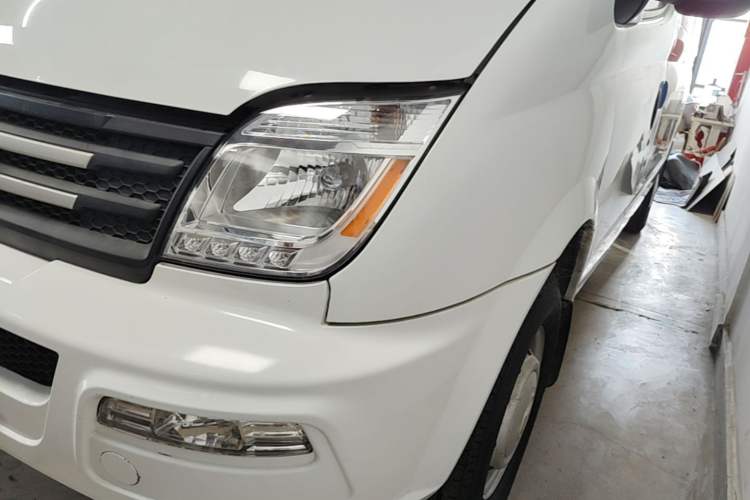 Used SAIC MAXUS Xintu V80 2023 2.0T Manual Classic Aoyuntong Long Wheelbase Mid-Height 6/7/8/9-Seater Left Front Headlight