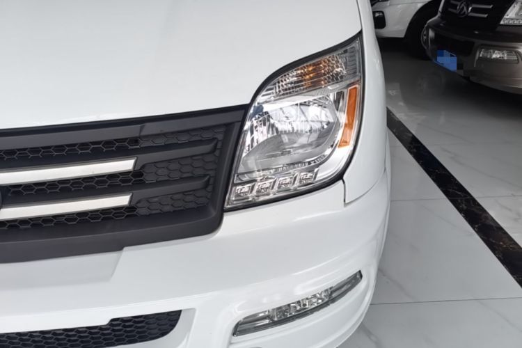 Used SAIC MAXUS Xintu V80 2023 2.0T AMT Classic Aoyuntong Long Wheelbase Mid-Height 6/7/8/9-Seater Left Front Headlight