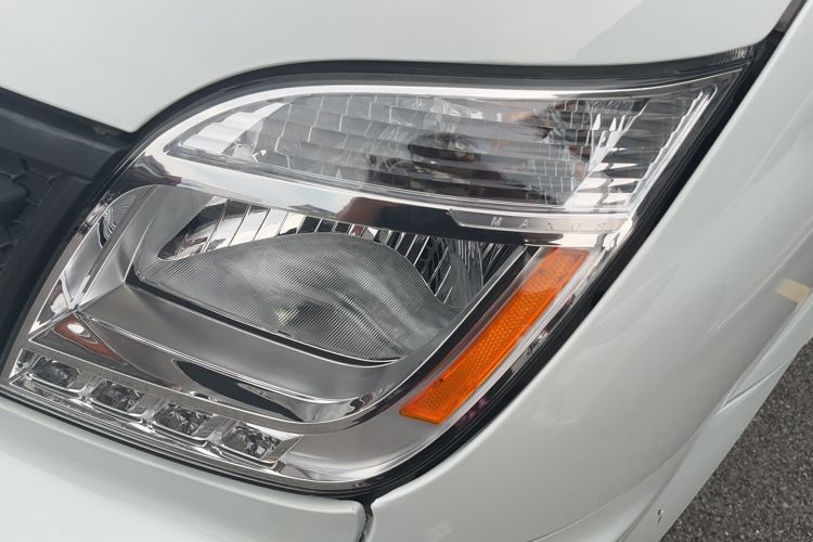 Used SAIC MAXUS Xintu V80 2023 2.0T AMT Classic Aoyuntong Short Wheelbase Ultra-Low Roof 5/6-Seater Left Front Headlight