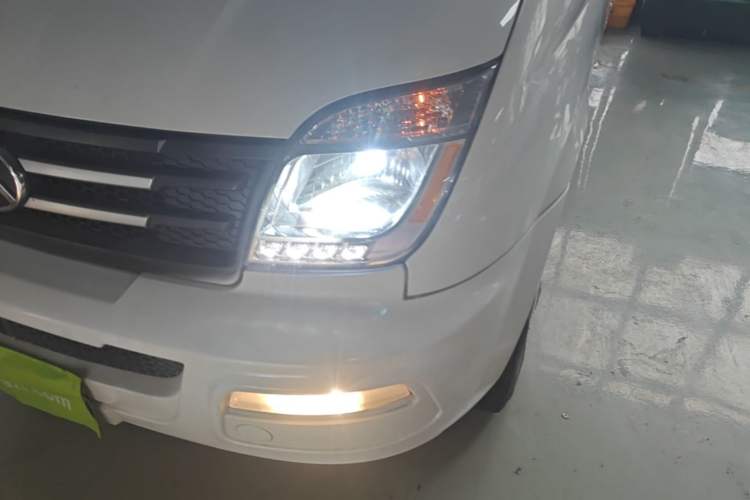 Used SAIC MAXUS Xintu V80 2023 2.0T Manual Classic Aoyuntong Long Wheelbase Mid-Height 6/7/8/9-Seater Left Front Headlight