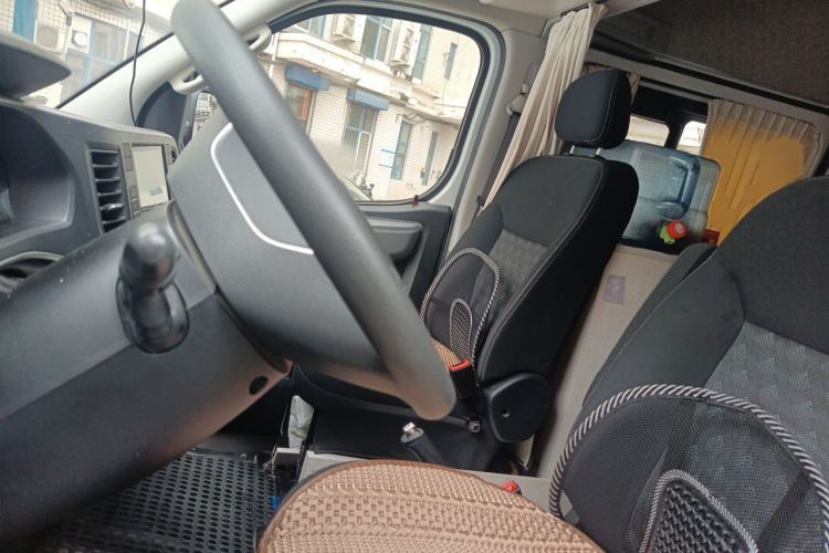 Used SAIC MAXUS Xintu V80 2023 2.0T AMT Classic Aoyuntong Long Wheelbase Mid-Height 6/7/8/9-Seater Left Front Seat